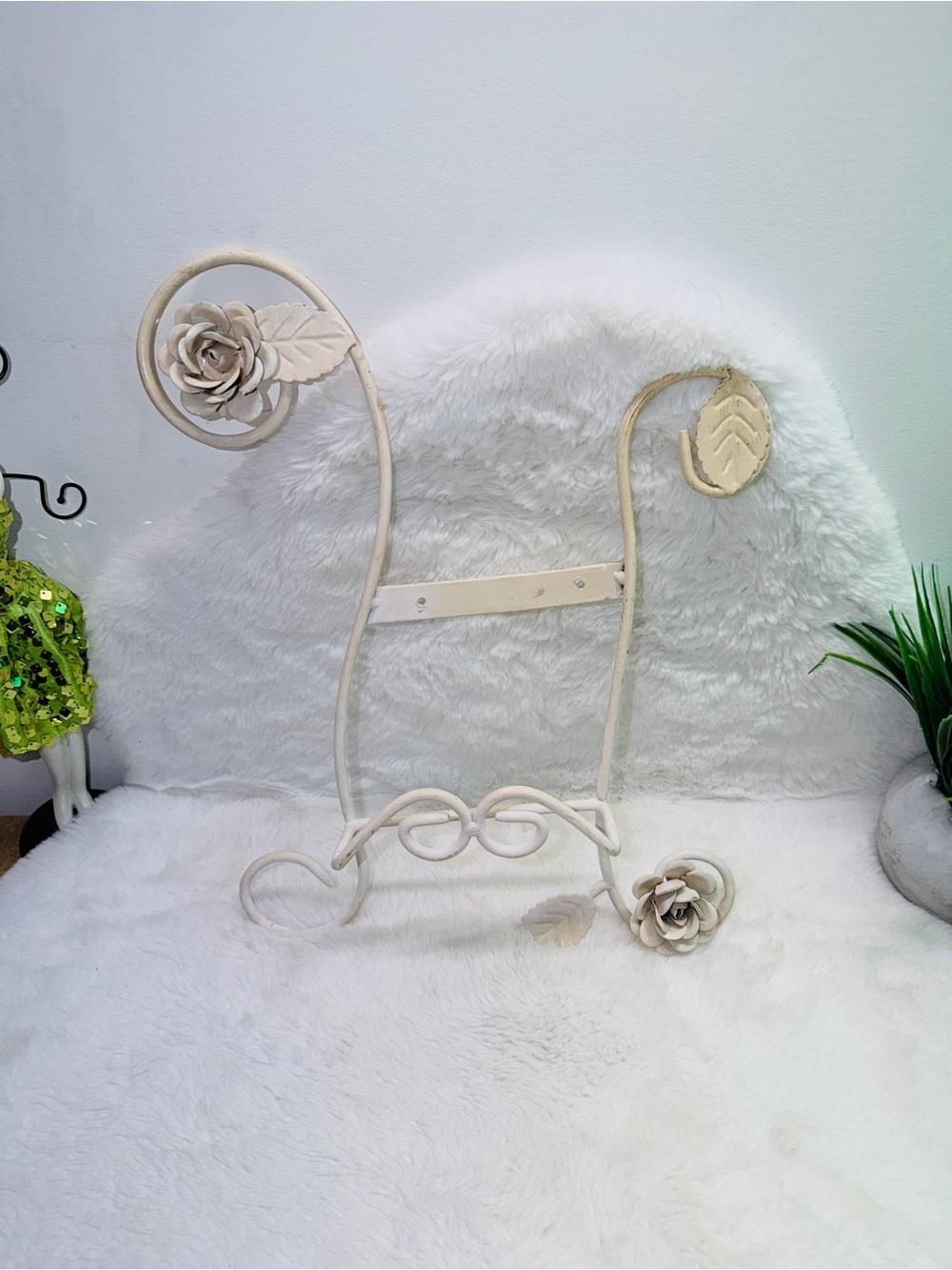 Vintage  Cream Floral Metal Wall Decor Plate Or Art Stand 🖼️